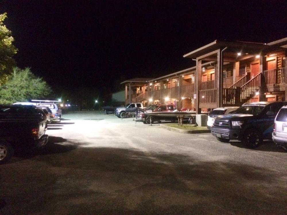 Log Cabin Inn Bay Minette Екстер'єр фото