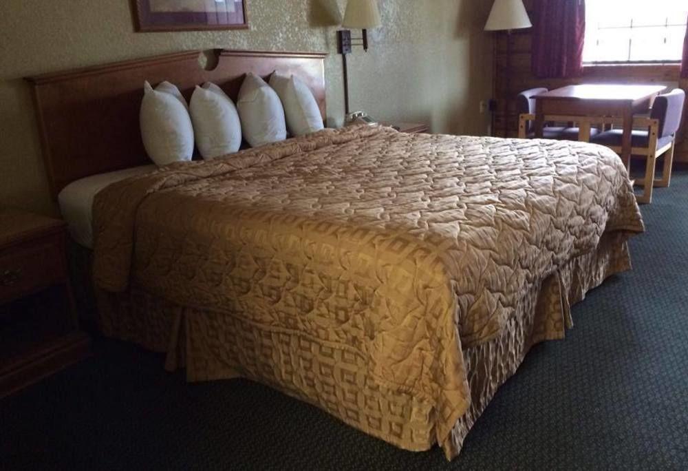 Log Cabin Inn Bay Minette Екстер'єр фото