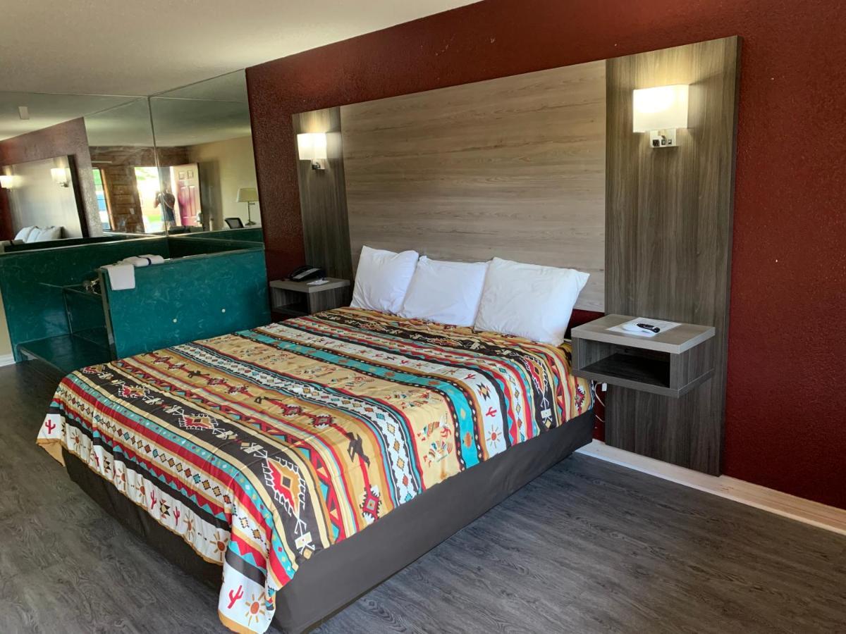 Log Cabin Inn Bay Minette Екстер'єр фото