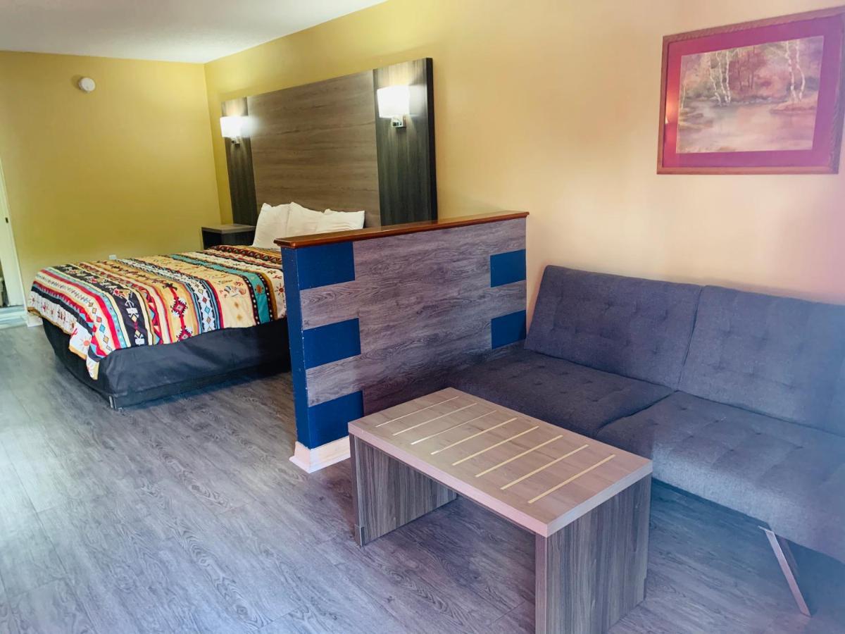 Log Cabin Inn Bay Minette Екстер'єр фото