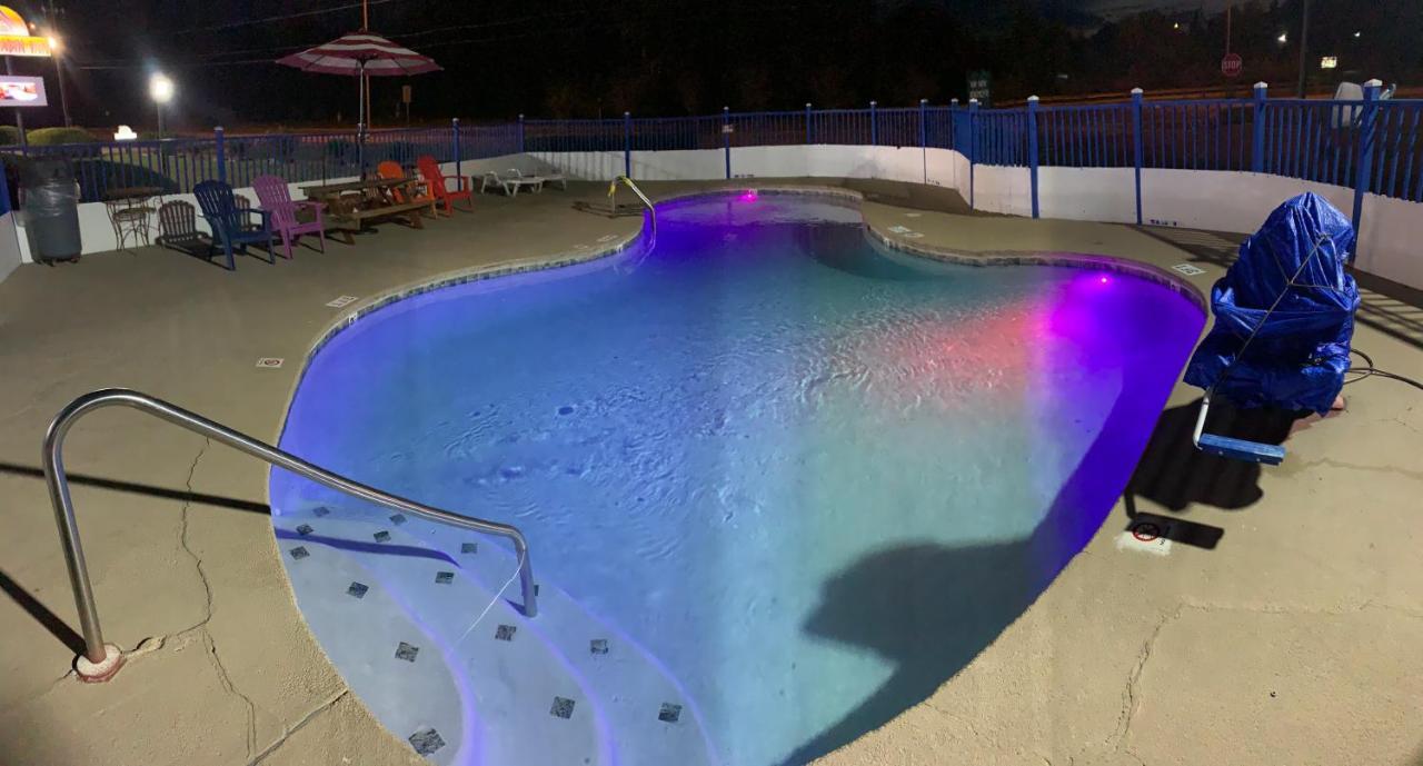 Log Cabin Inn Bay Minette Екстер'єр фото